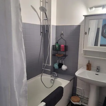 De L'abbaye דירה סוואסון